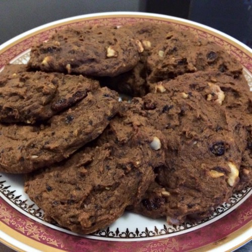 Sütötökös-csokis-mazsolás-diós-fahèjas cookies by Tü